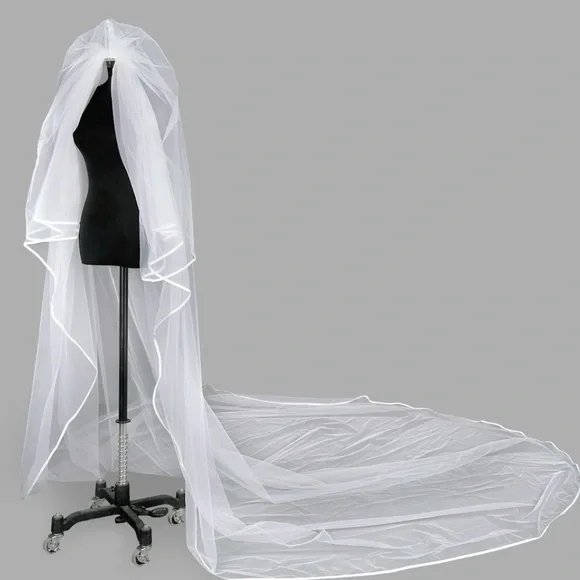 Cathedral Wedding veil - Picture 4 of 8